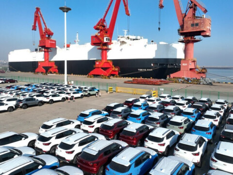 Китай продолжает наращивать экспорт автомобилей