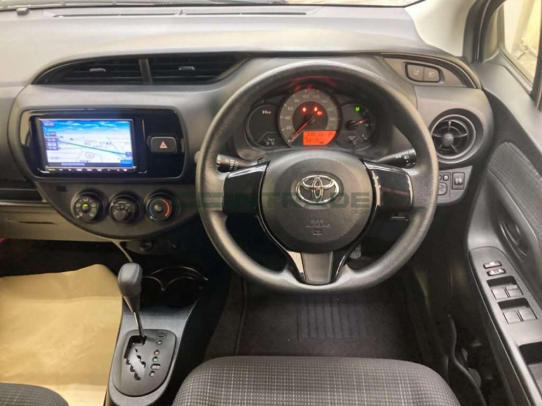 Toyota Vitz, фото 5